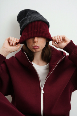 Шапка из кашемира с мериносом цвета бордо