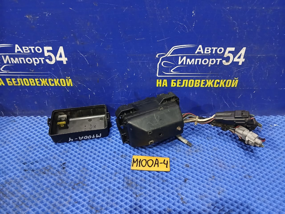 Блок предохранителей подкапотный TOYOTA DUET 1998-2000