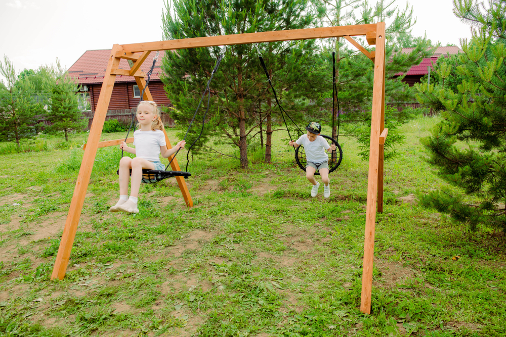 Деревянные качели с двумя качелями гнездо 60 см