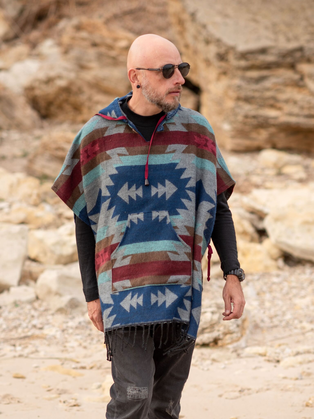 Пончо шерстяное с орнаментом