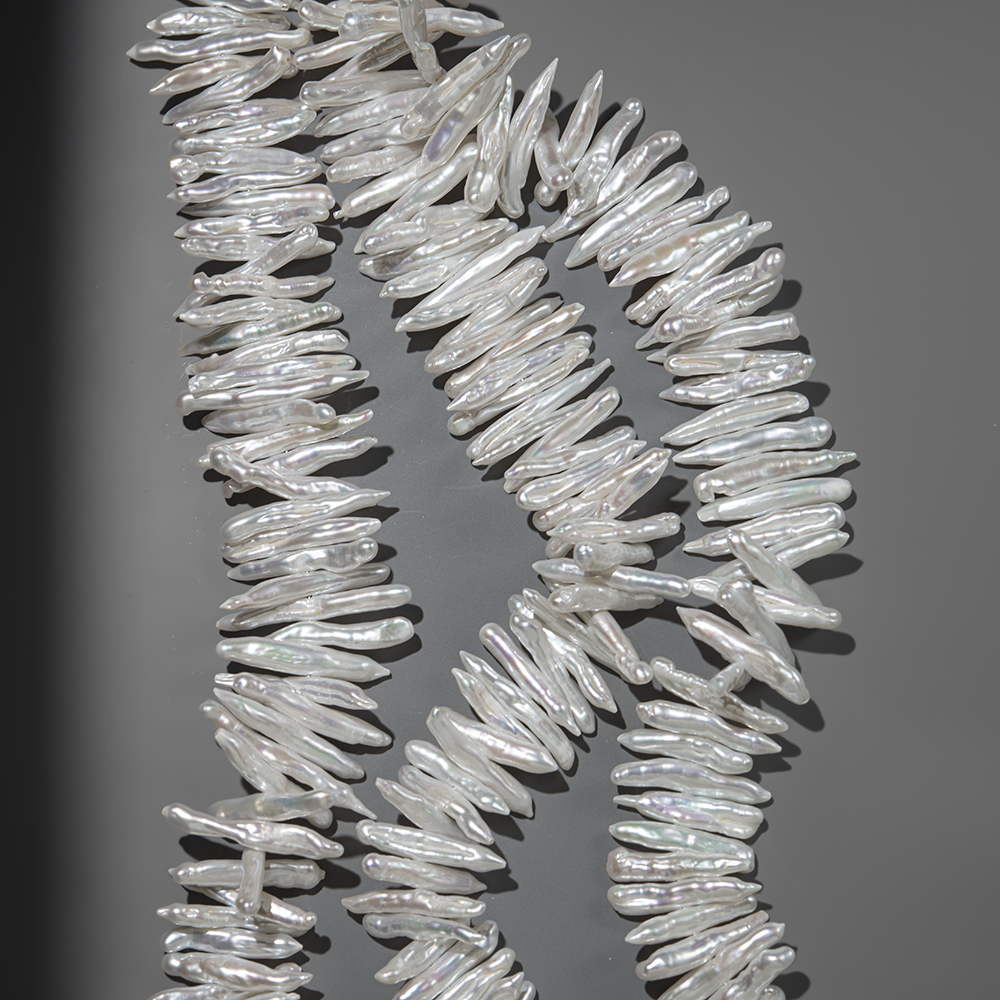 Жемчуг культивированный в форме палочки с боковым центральным отверстием, 24-41*4-5мм