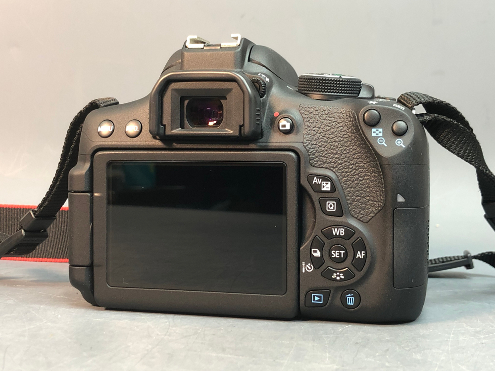 Canon 750D Kit 18-55mm IS STM 3500 кадров