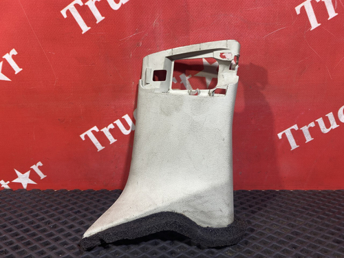 Накладка задней стойки правая