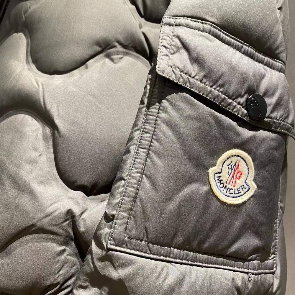 Пуховик Moncler