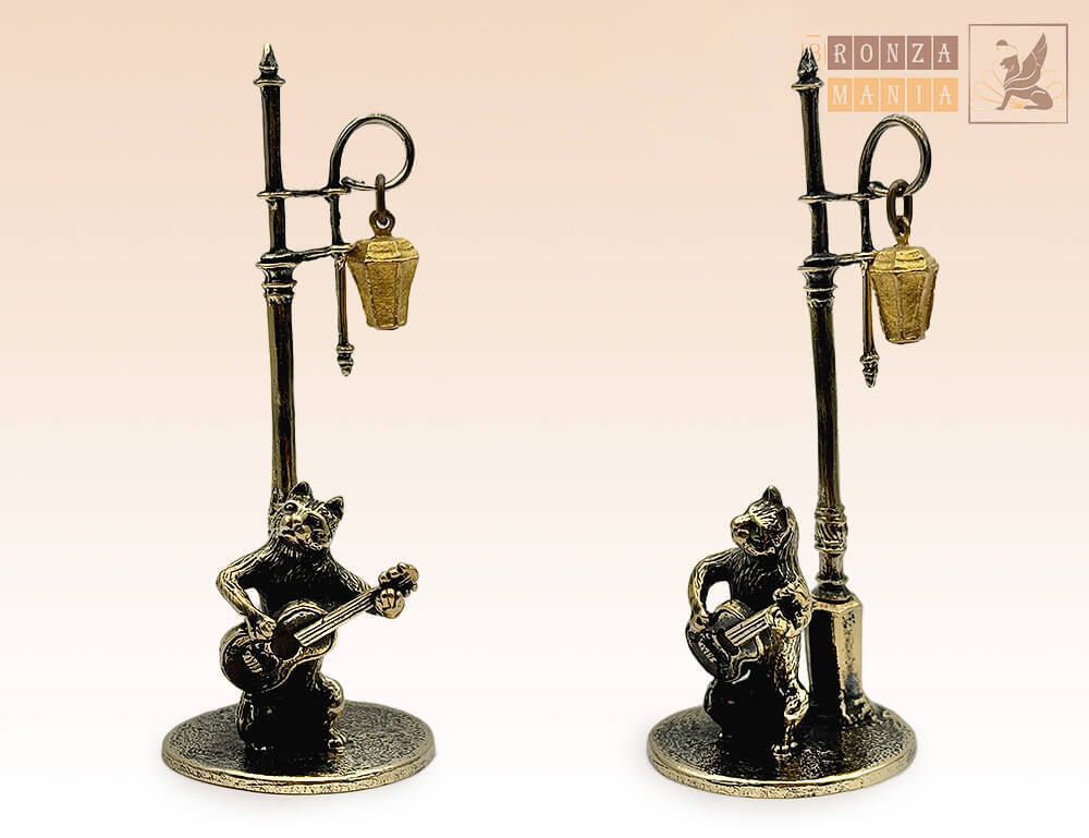 фигурка Котик с гитарой под питерским фонариком