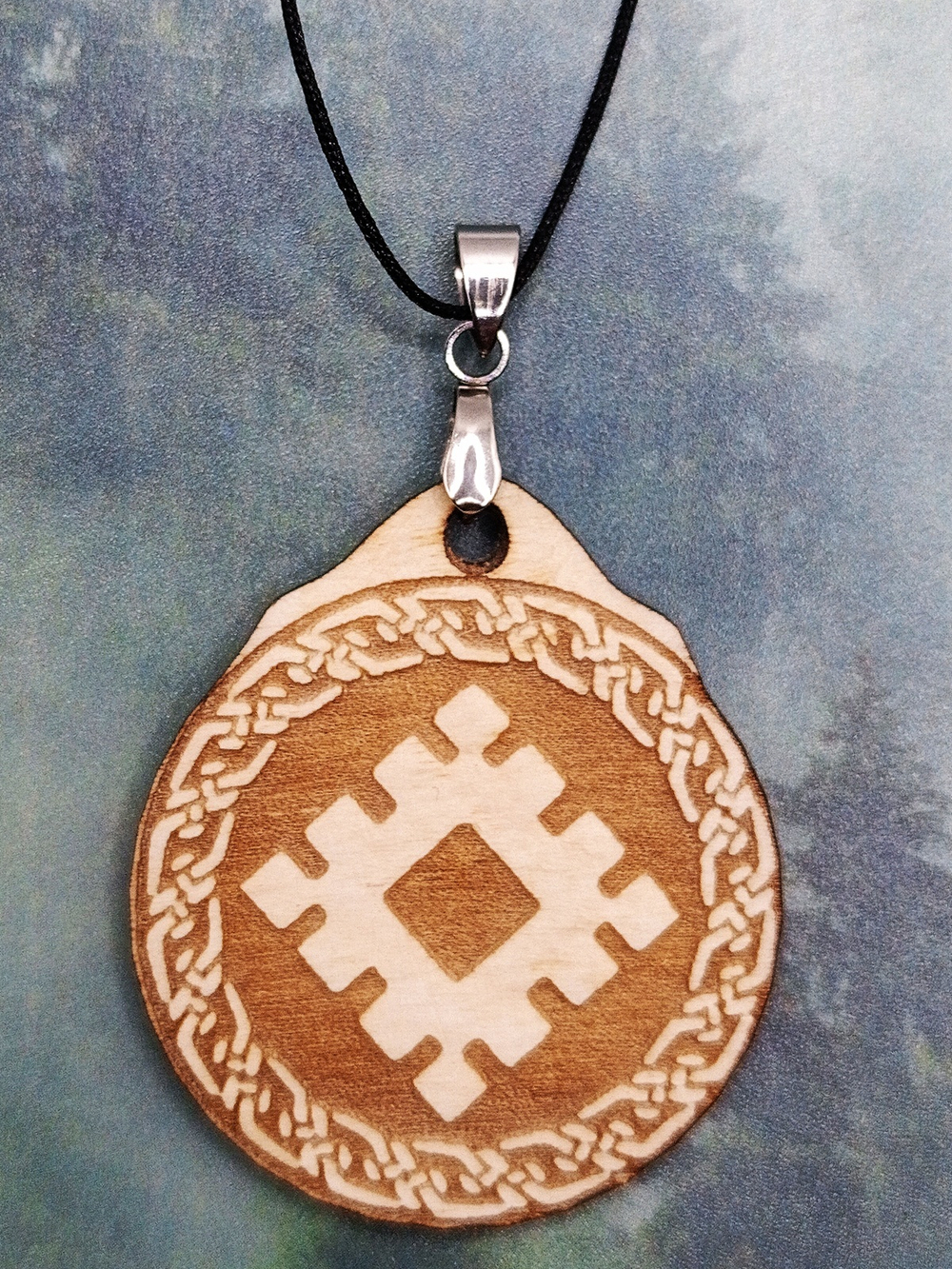 Кулон из дерева Репейник Удачи