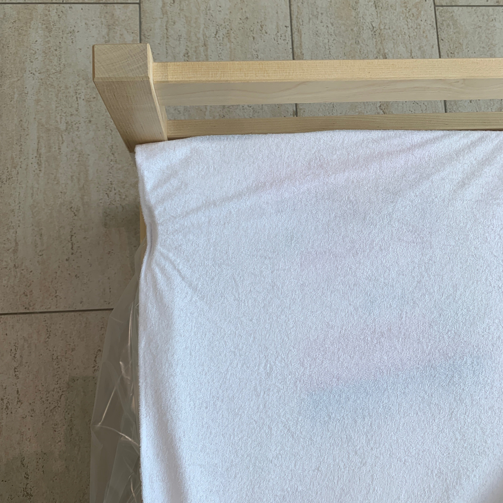 Наматрасник непромокаемый с резинками по углам, 140*70 см