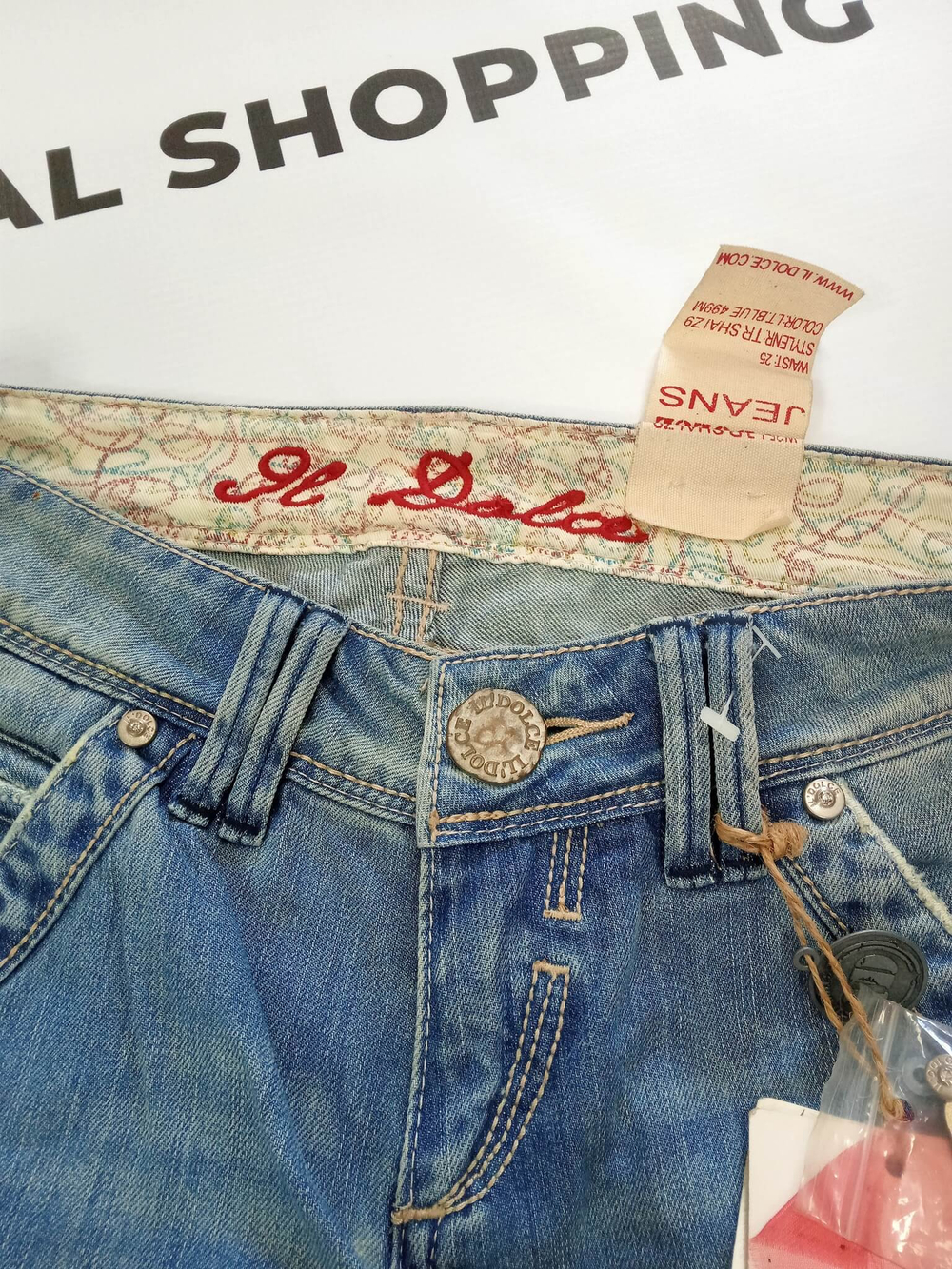 Джинсы IL'DOLCE jeans flare.Цвет голубой с эффектом потёртости. Размер walst:25 -40/42 русский