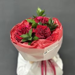 Букет из 3 французских роз с рускусом