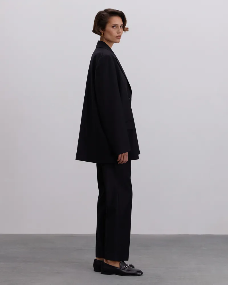 Черный шерстяной жакет с карманами