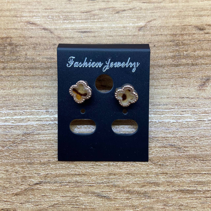 Серьги Small Четырехлистник эмаль цветная цвет леопардовый металл золотистый