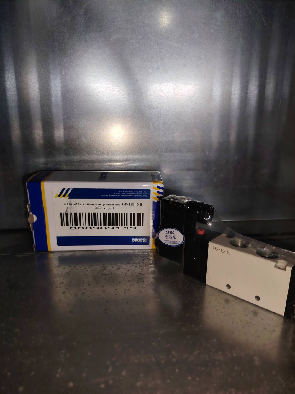 800989149 Пневмораспределитель AIRTAC 4V310-10-B (DC24V)