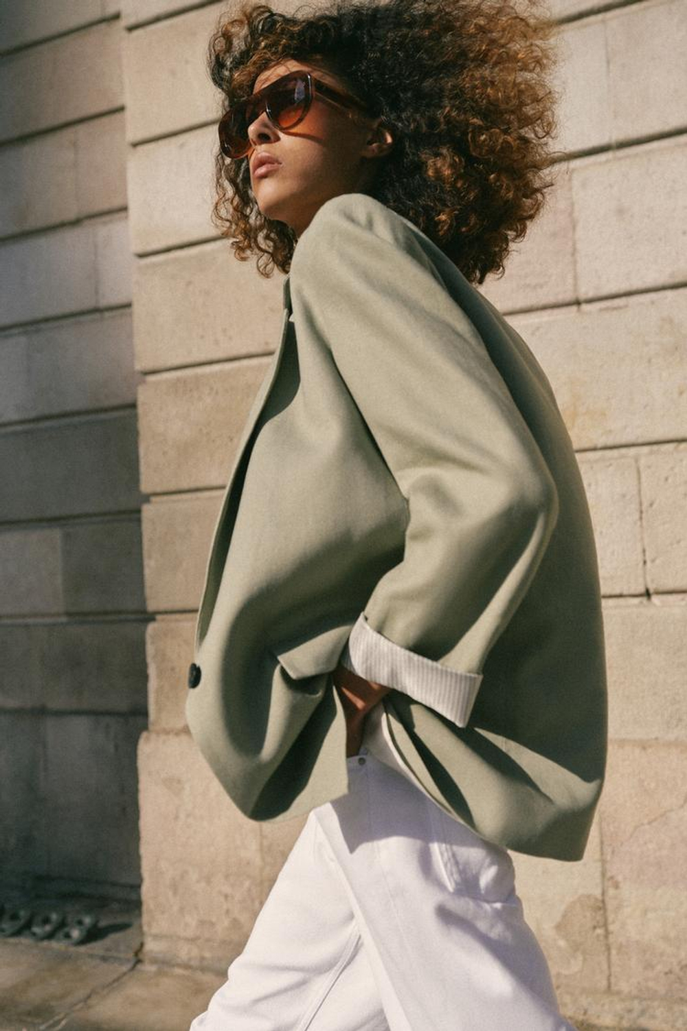 ZARA БЛЕЙЗЕР ИЗ СМЕСОВОГО ЛЬНА С ПОДВЕРНУТЫМИ РУКАВАМИ, СВЕТЛЫЙ ХАКИ