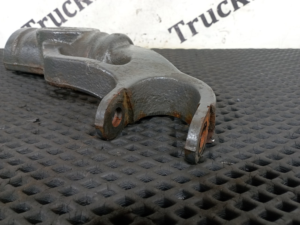 Кронштейн амортизатора переднего правый