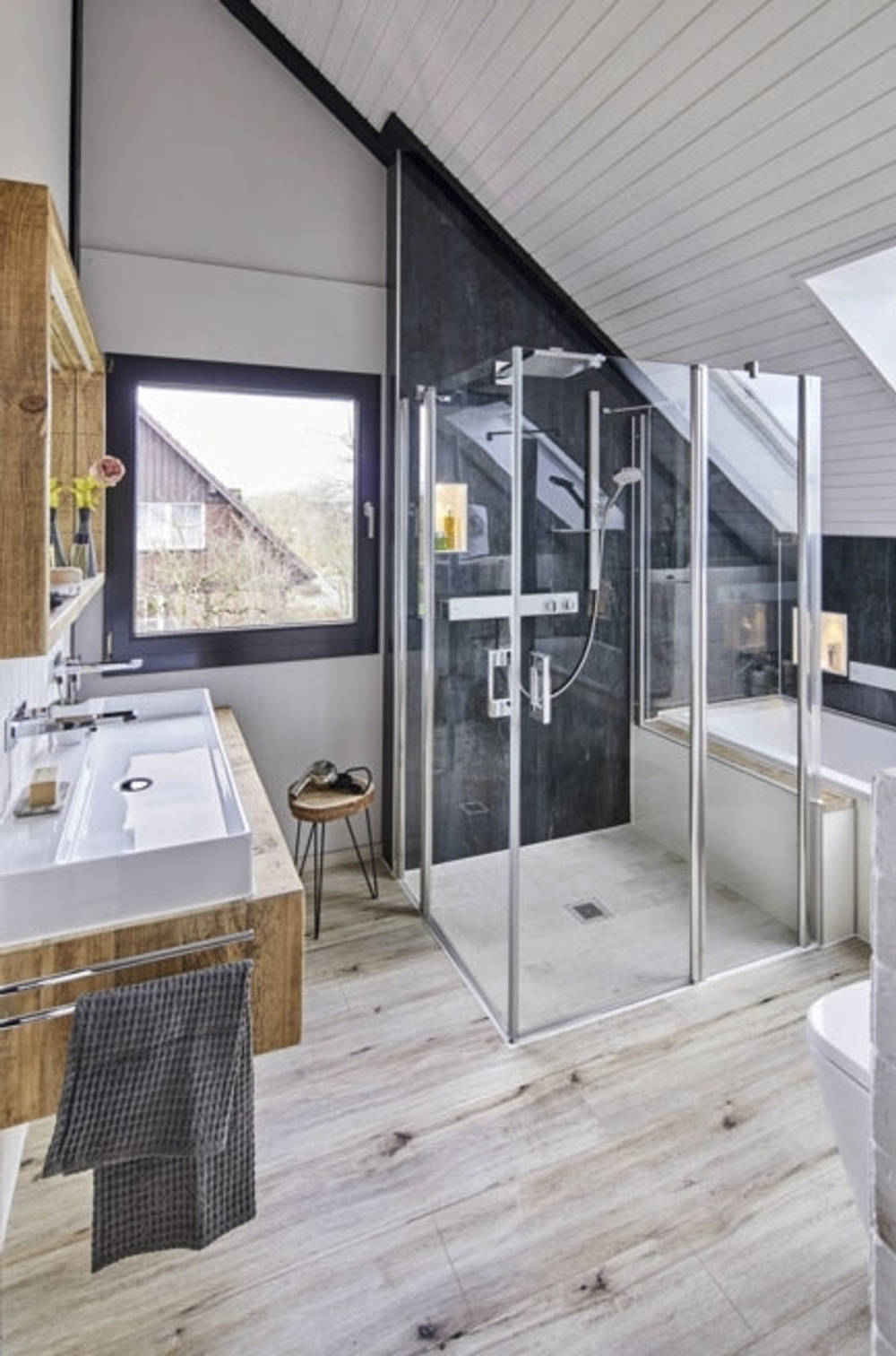 Верхний душ Hansgrohe Raindance E 30 26238140 шлифованная бронза