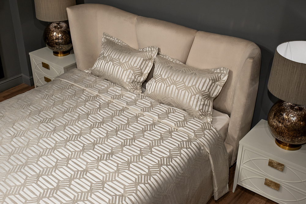 Покрывало 260x260 и 2 наволочки 50x70 Garda Decor Artdeco серое