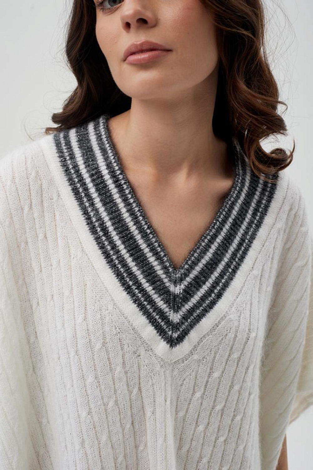 Накидка женская (жилет) НК007-02/03 экрю/серая