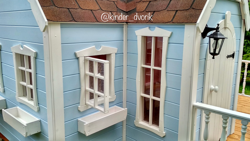 Детский деревянный домик с освещением