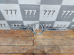 Накладка решетки радиатора Mercedes C (W205) 18-23 Б/У Оригинал A2058881100