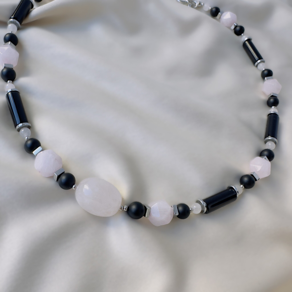 Чокер "Баланс сердец" с розовым кварцем и агатом