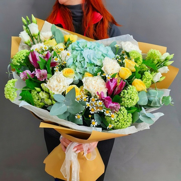 Авторский букет в яркой гамме