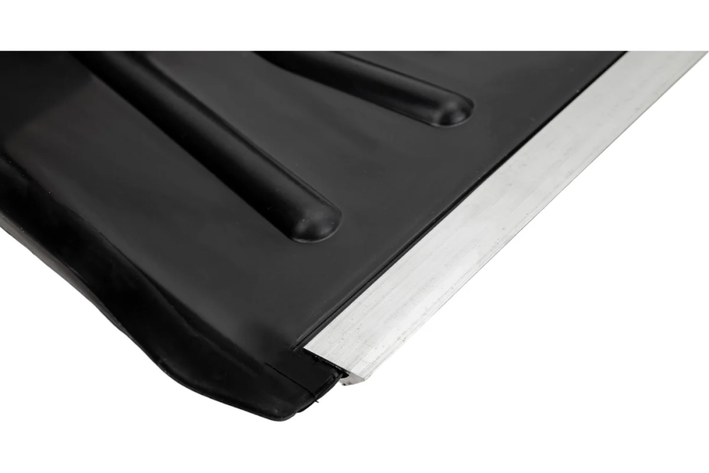 Компактная снеговая лопата Gigant с алюминиевой защитной планкой и дюралюминиевым черенком GCI-07