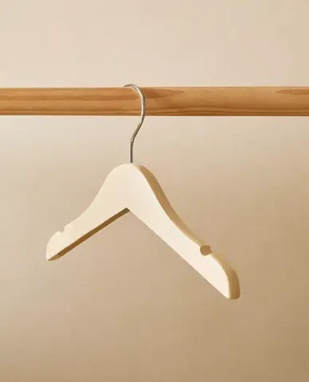 ZARA HOME ДЕТСКИЕ ВЕШАЛКИ ИЗ ДЕРЕВА (НАБОР ИЗ 3 ШТ.), ЖЕЛТОВАТО-БЕЛЫЙ