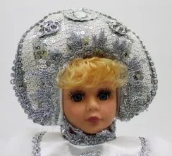 Снегурочка Русская Краса в белой с серебром шубе и шапке 30 см., Triumph Tree (84661)