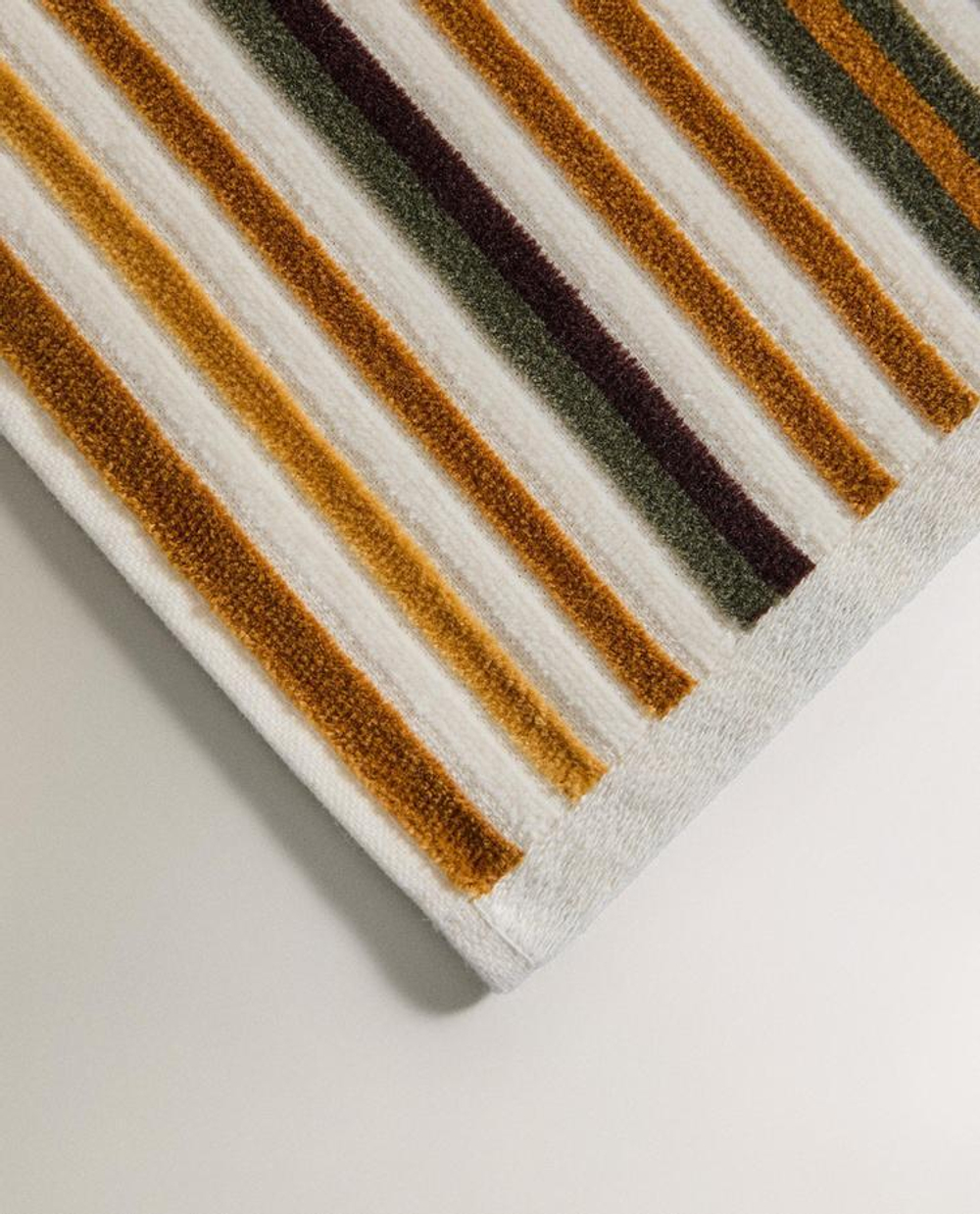 ZARA HOME ПОЛОТЕНЦЕ ИЗ ВЕЛЮРА В ПОЛОСКУ, РАЗНОЦВЕТНЫЙ