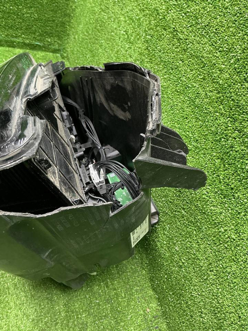 Битая Фара правая Zeekr 009 (2022-н.в.) LED