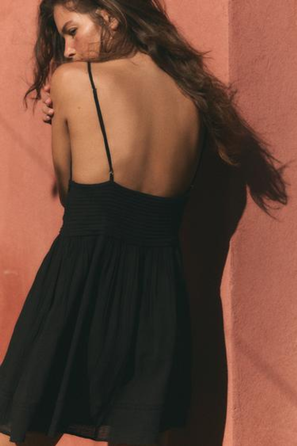 ZARA МИНИ-ПЛАТЬЕ С ВЫШИВКОЙ, ЧЕРНЫЙ