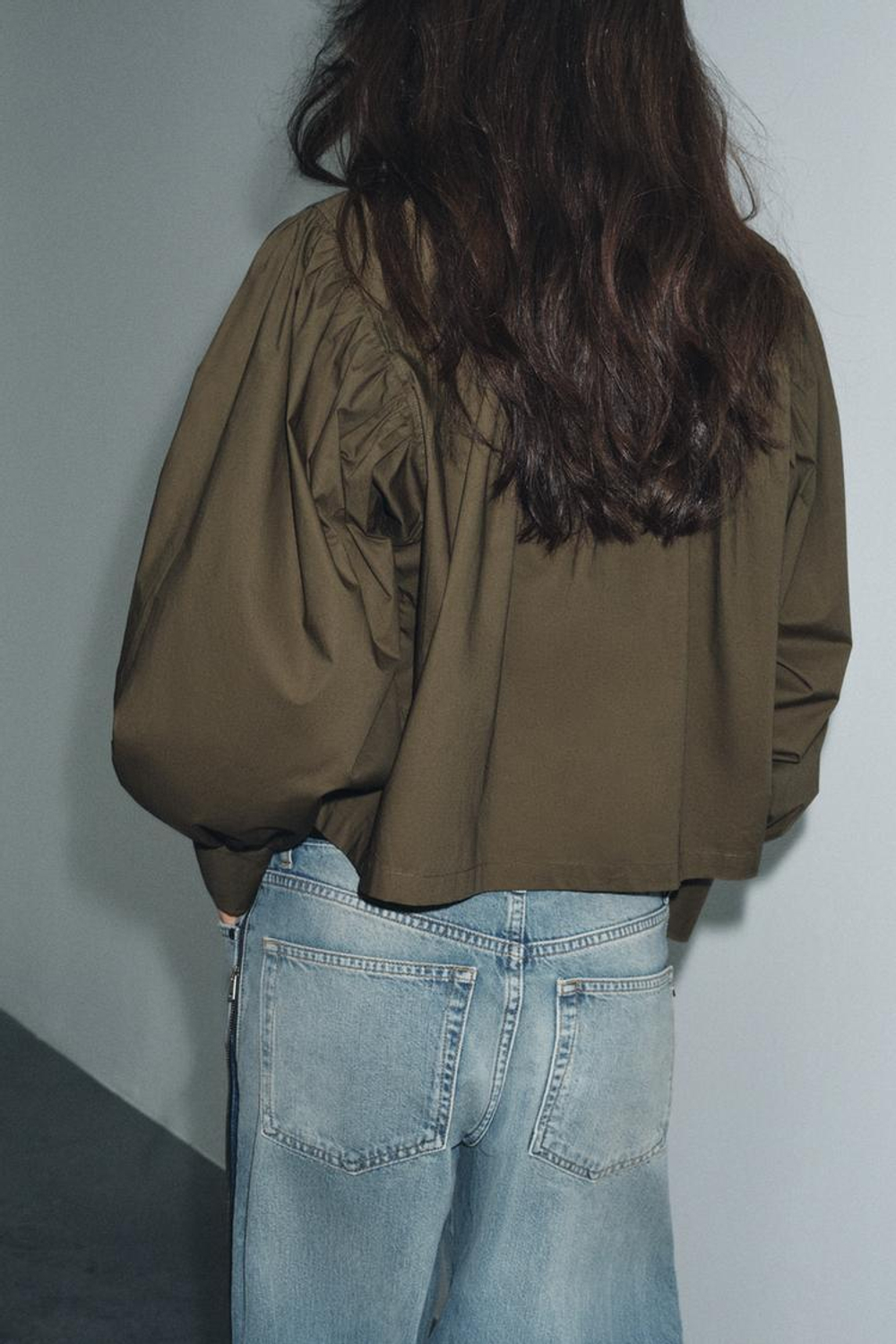 ZARA РУБАШКА ИЗ ПОПЛИНА С ОБЪЕМНЫМИ РУКАВАМИ — ZW COLLECTION, ХАКИ