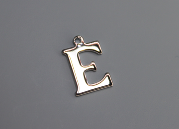 Подвеска буква E 10х15 мм