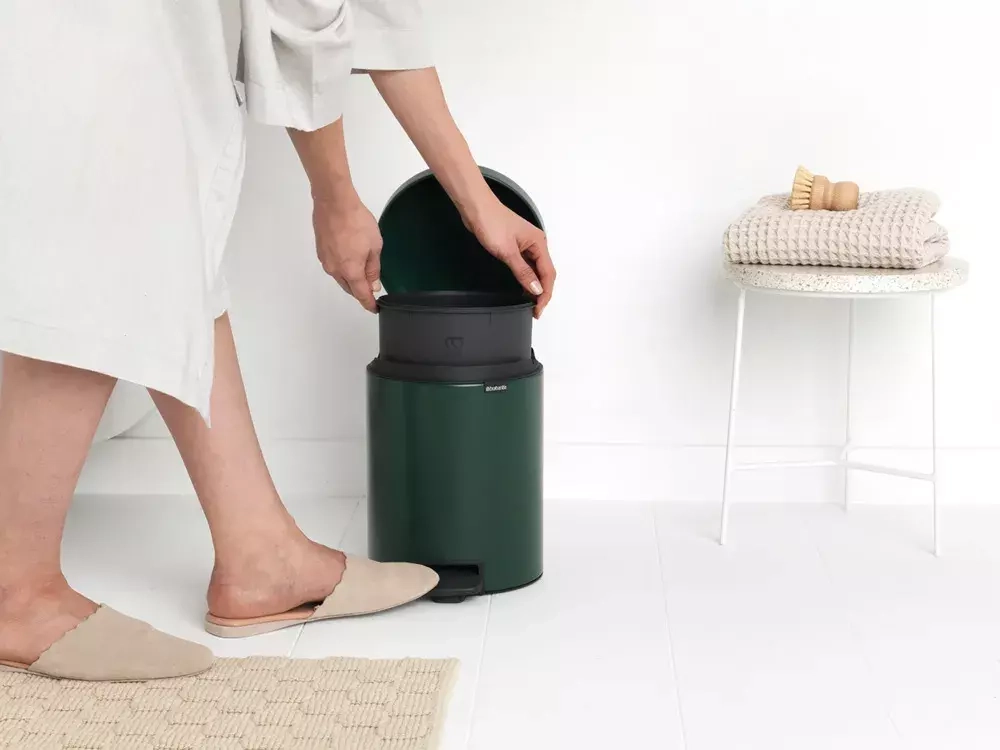 Brabantia - Контейнер для мусора NewIcon 5л зеленый / артикул   304026  / GTIN 8710755304026