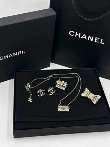 Серьги CHANEL