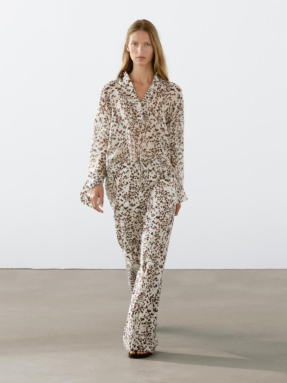 Massimo Dutti Блуза оверсайз с анималистическим принтом, светлый экрю