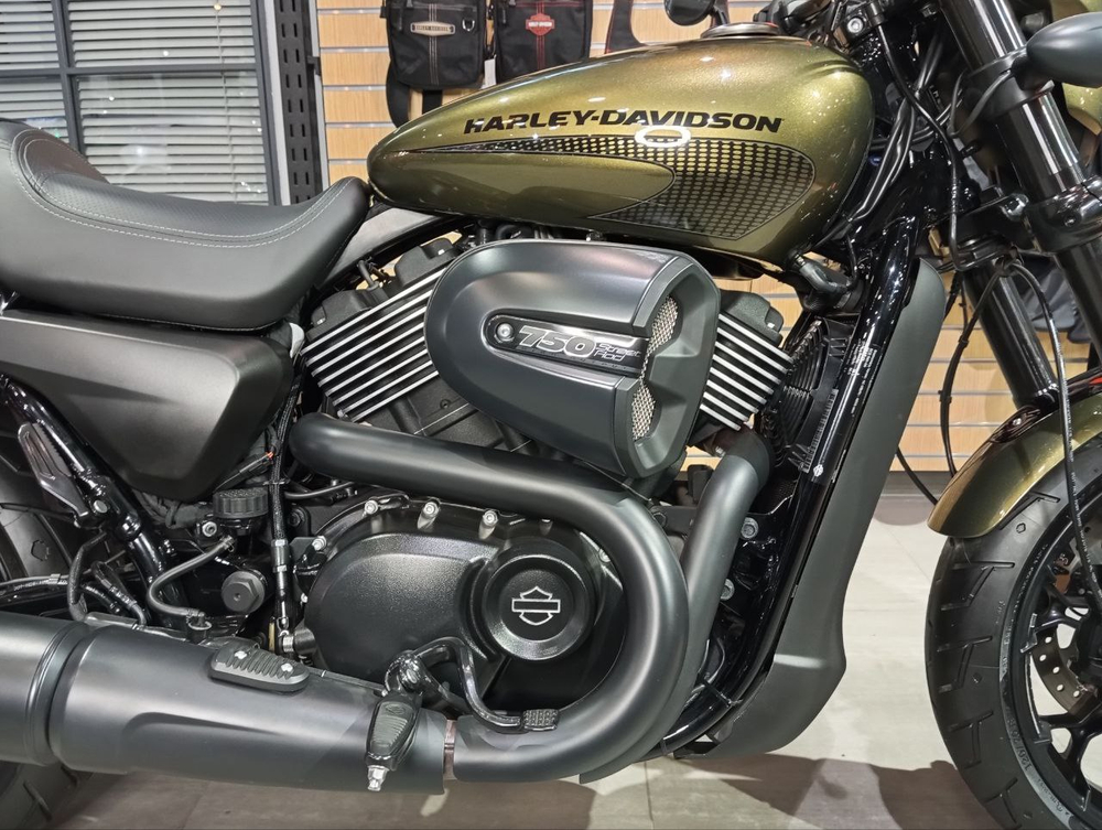 Harley-Davidson Street Rod 