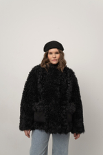 Чёрная шуба с накладными карманами