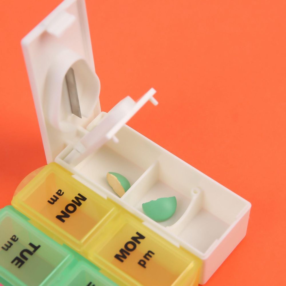 Таблетница-органайзер  Неделька, с делителем, утро/вечер, 7 контейнеров по 2 секции, цвет МИКС