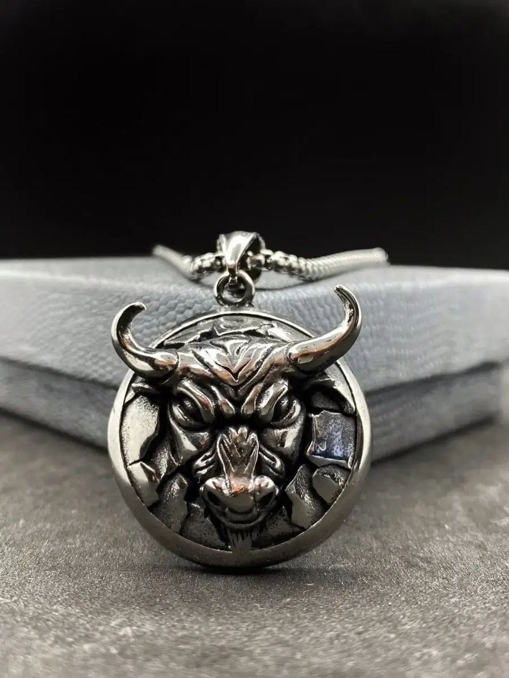 Крупная подвеска Бык на цепочке амулет оберег Чертог Тура