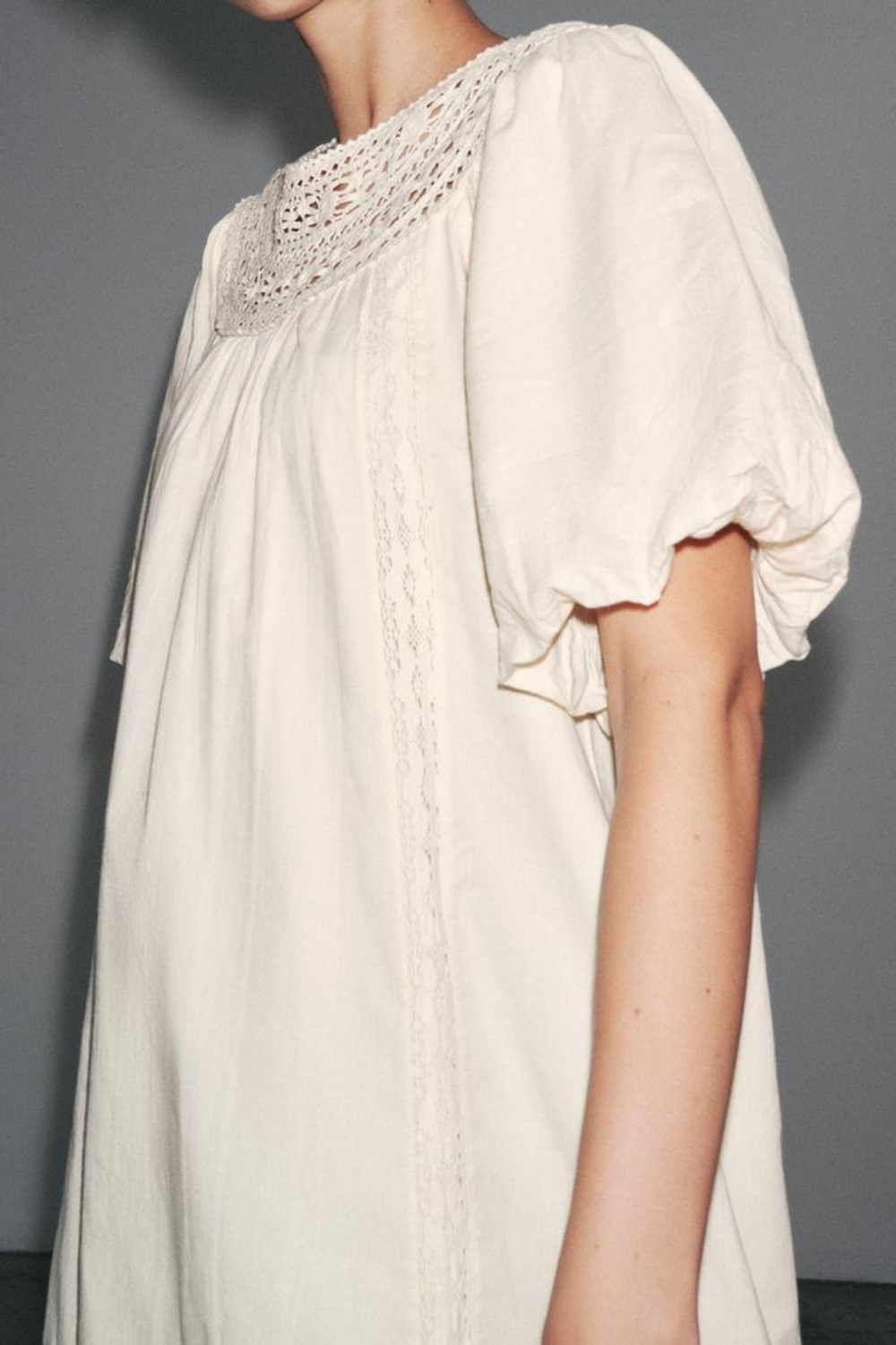 ZARA КОРОТКОЕ ПЛАТЬЕ С ВЫШИВКОЙ — ZW COLLECTION, ЭКРЮ