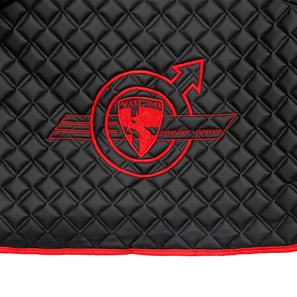 Ковры VOLVO FM до 2008 года (экокожа, черный, красный кант, красная вышивка)