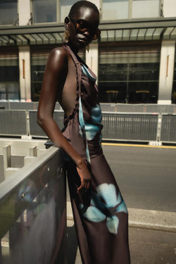 ZARA АТЛАСНЫЕ БРЮКИ С ЦВЕТОЧНЫМ ПРИНТОМ, ТЕМНО-КОРИЧНЕВЫЙ