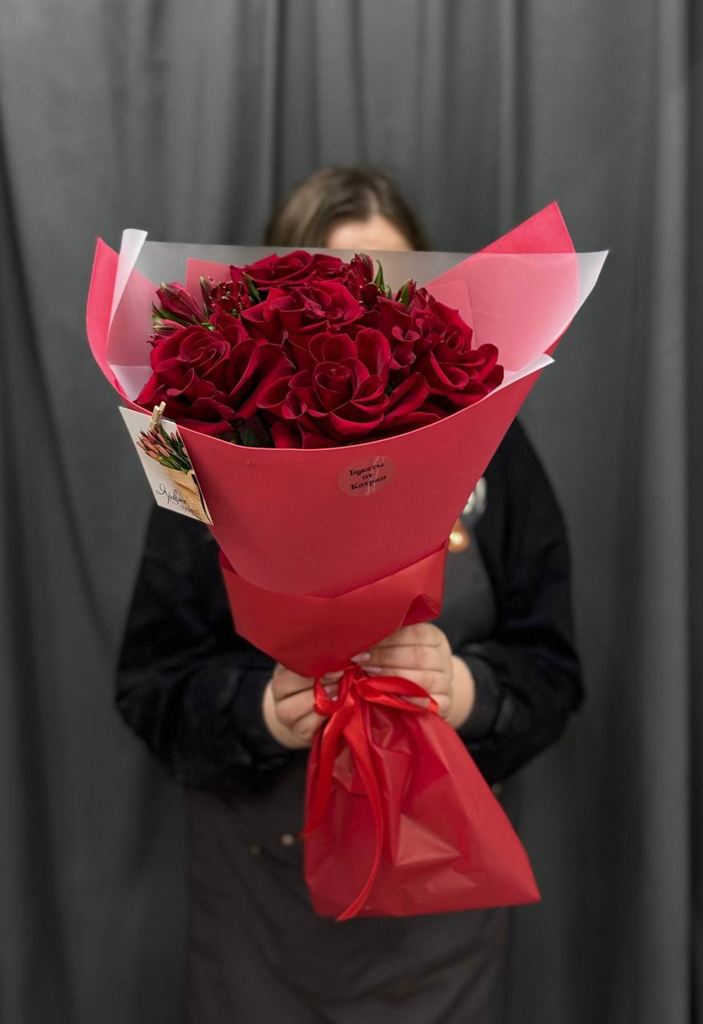 Букет из роз и альстомерий