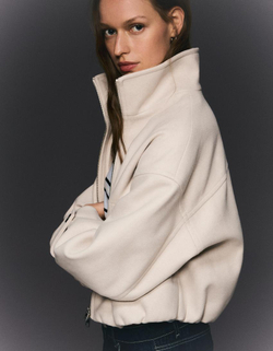 BERSHKA Мягкая куртка на молнии, экрю