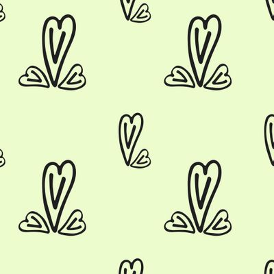 Черные сердечки на желтом фоне.