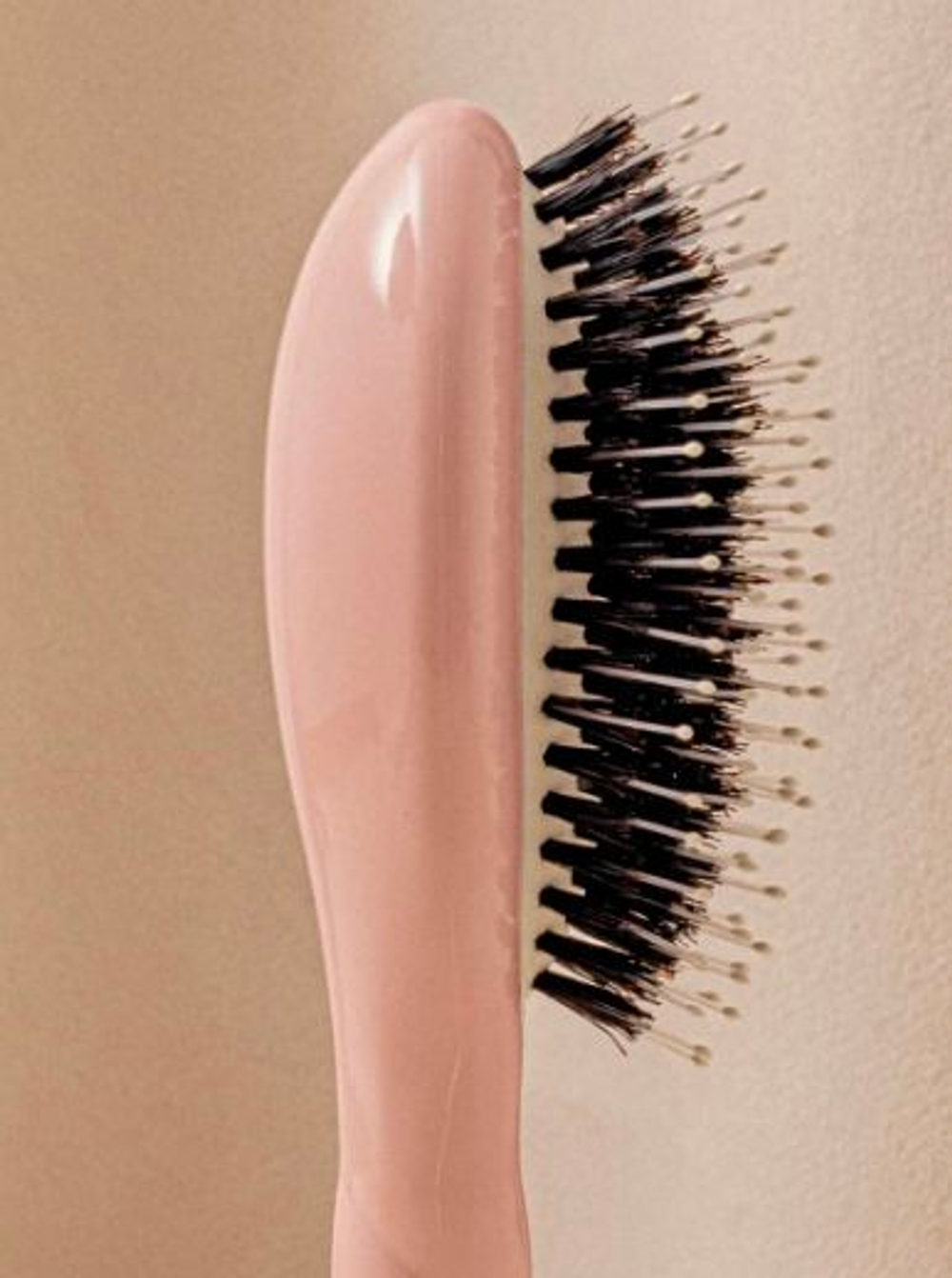 La Bonne Brosse Массажная расческа для волос N 03 Essential Small Sensitive Scalp Brush - Powder Pink