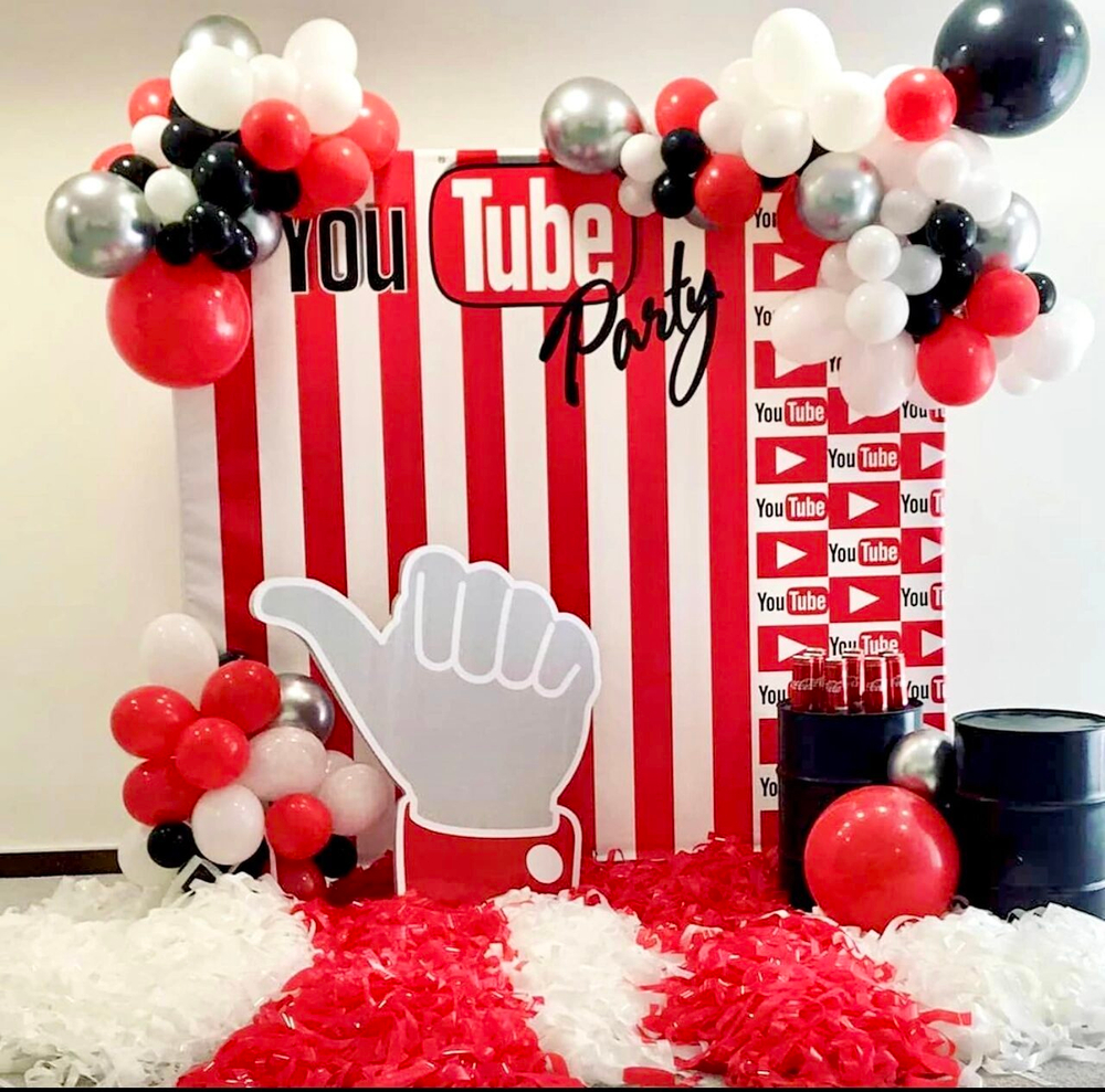 Фотозона из ярких воздушных шаров. "Блогер"