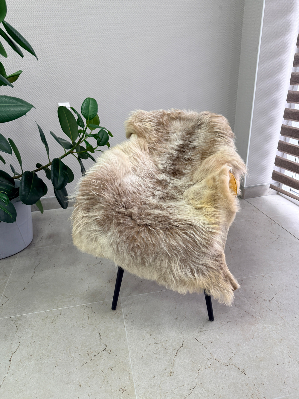 Шкура коврик меховой прикроватный овчина, 120х65 см.