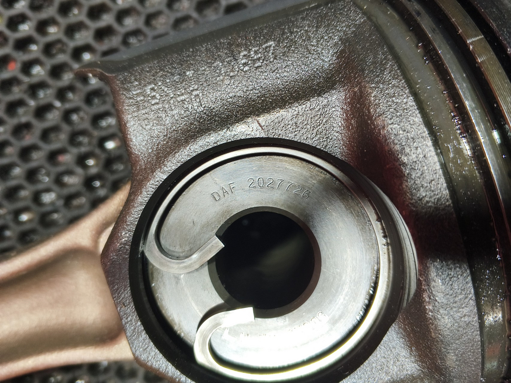 Поршень с шатуном 2020г